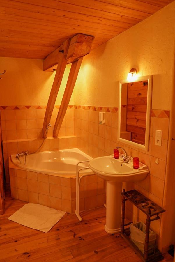 Le Moulin Du Bateau - Maison D'Hotes Leotoing Exterior photo